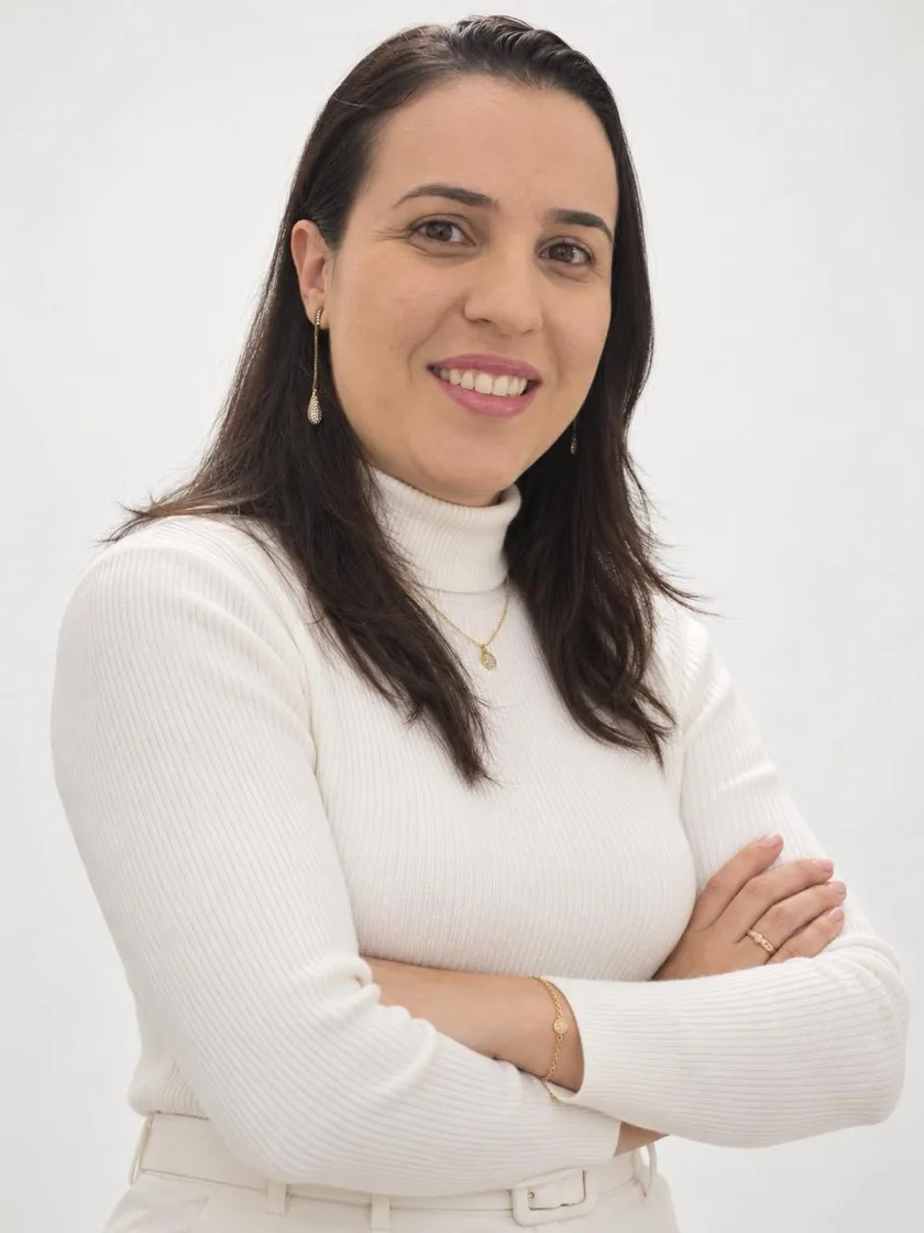 Dra. Juliana Cabrini, cirurgiã-dentista